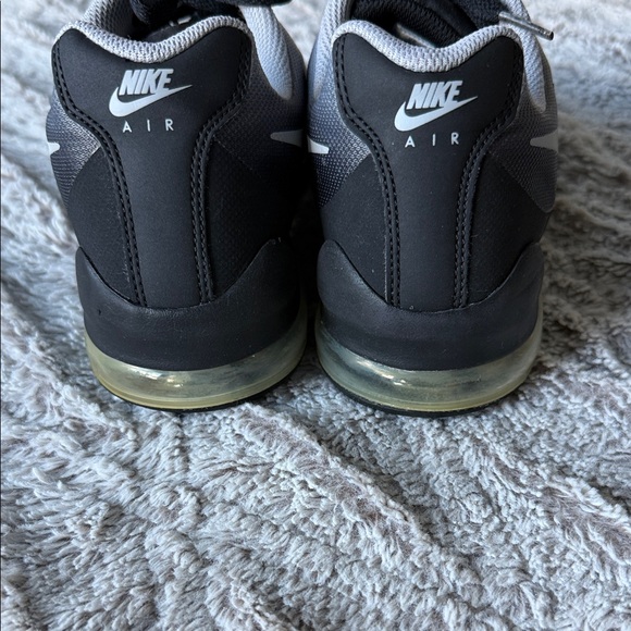 Nike Air Max Invigor Black and Gray Sneakers - Picture 3 of 7